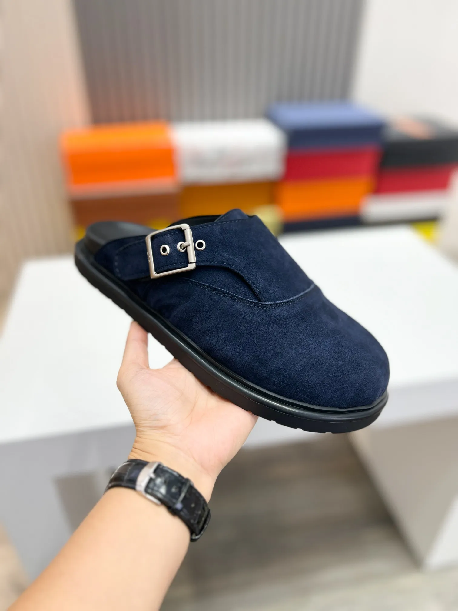 Men's Men's Shoes 💰360 [New Style] 🐝🐝2025ss Dior's latest men's slippers are a must-have. Dior Alias ​​Men's Genuine Leather Slippers This summer new Alias ​​sandal embodies a casual and elegant style. Carefully crafted from grained cow leather and Oblique printed fabric, with cowhide lining! Cross-strap design with metal-clad brass CD Diamond logo. The imported cowhide leather and rubber sole adds sophistication and comfort, while Oblique print-effect anti-slip panels add style. Code: 38-44 (45 can be customized